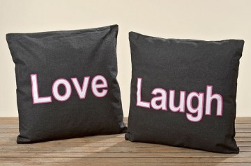 kussen "love" of "laugh"